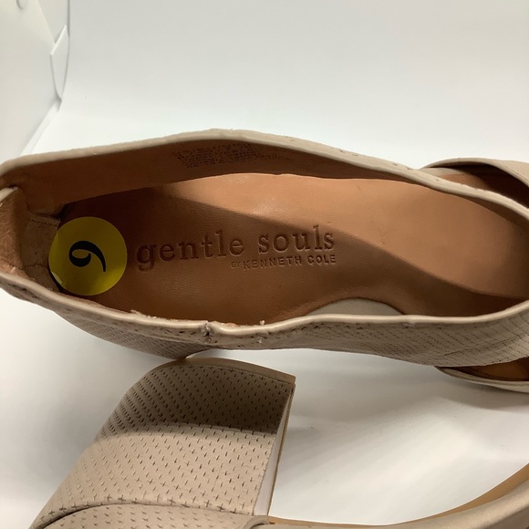 GENTLE SOULS ROAN ANKLE SANDAL BY KENNETH COLE - Picture 5 of 8